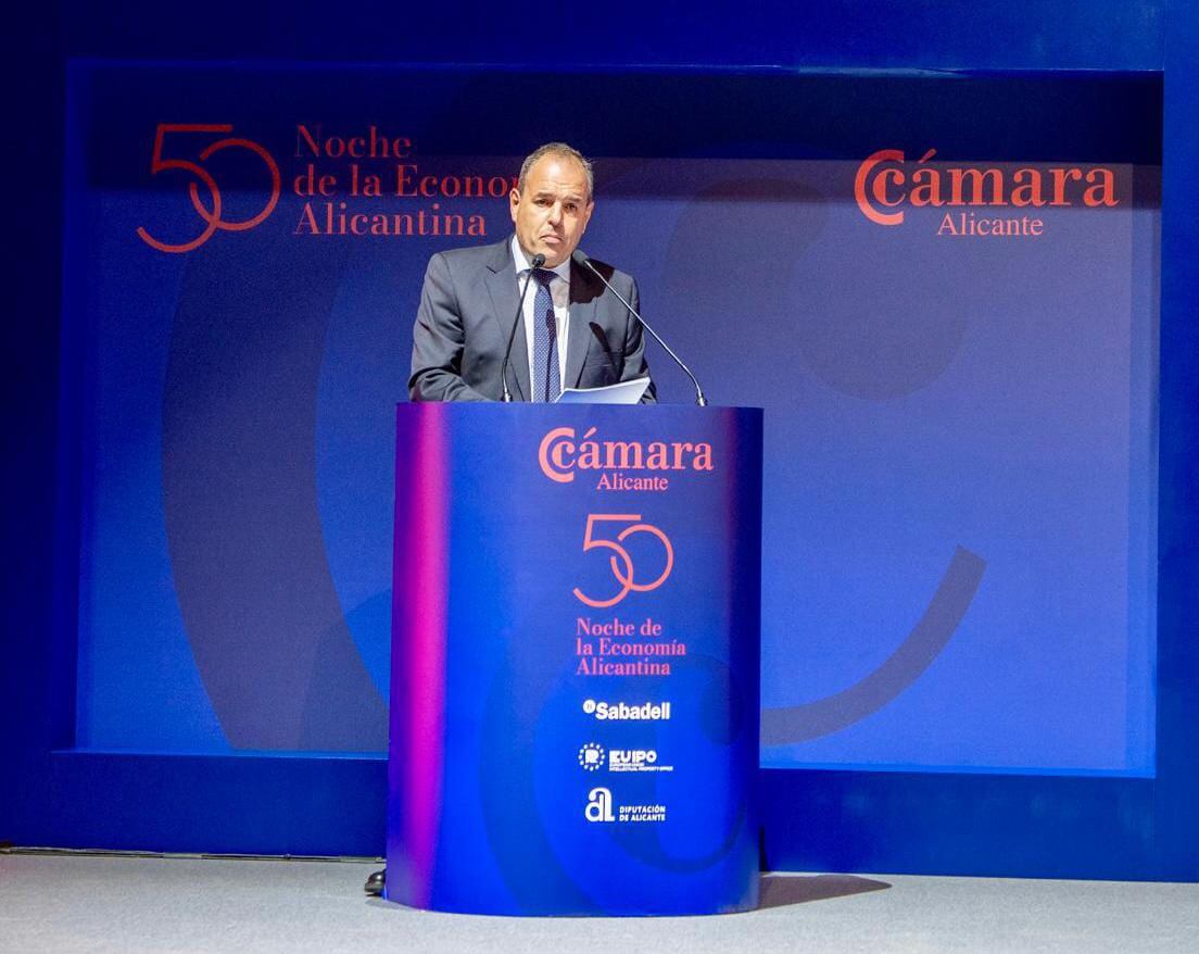 Carlos Baño recuerda y alaba a Mazón en la Noche de la Economía alicantina