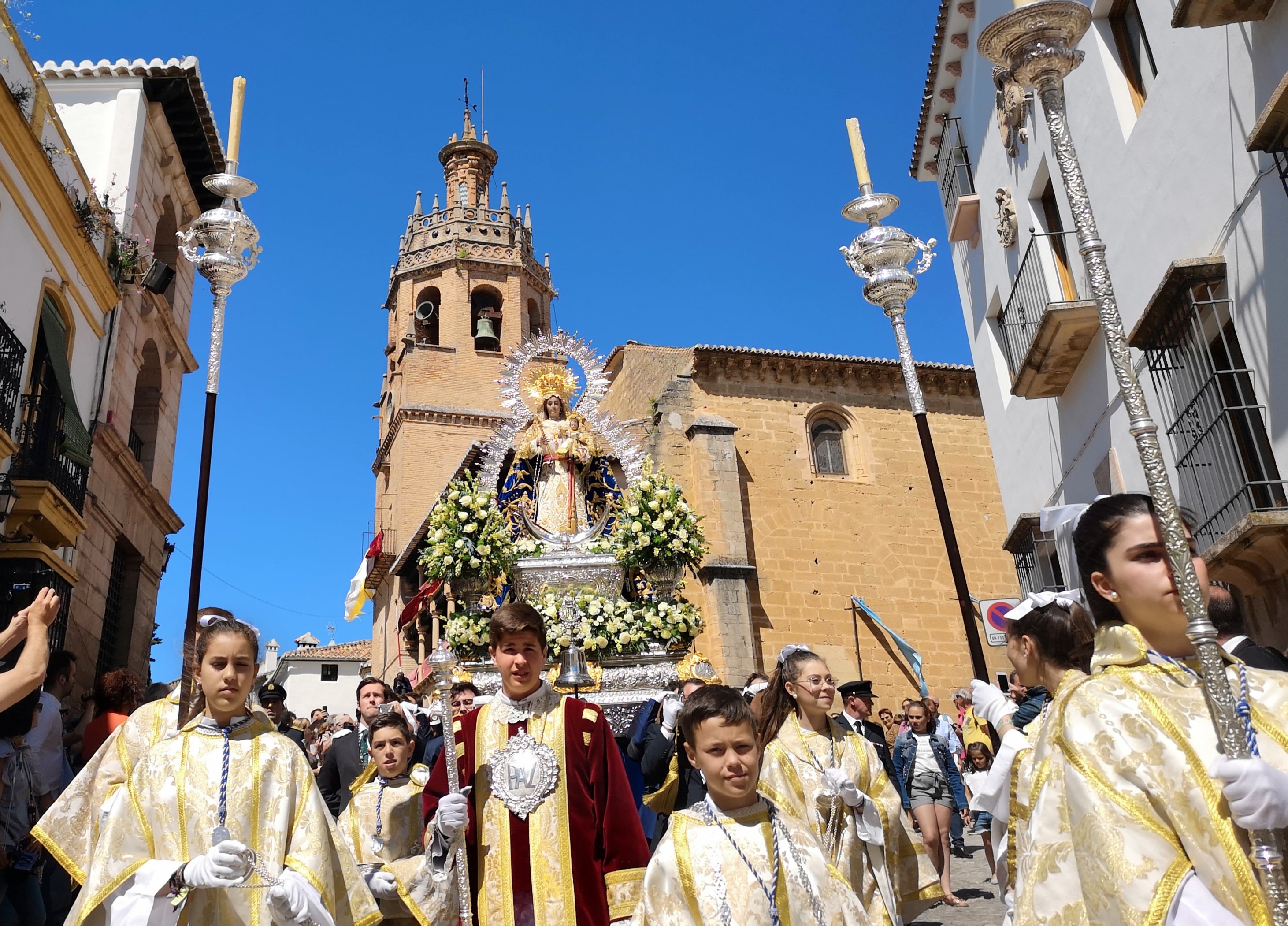 Archivo. Salida en procesión de la Virgen de la Paz de Ronda desde la colegiata de Santa María la Mayor