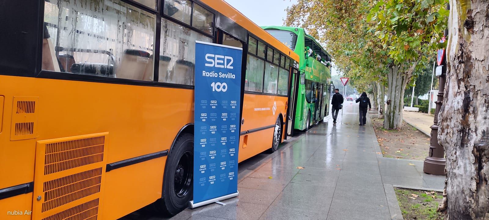 Autobús antiguo cedido por TUSSAM para la Operación Buena Gente