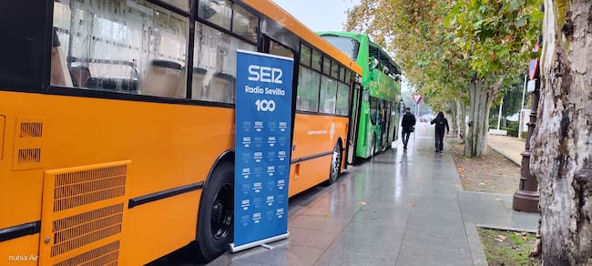 Autobús antiguo cedido por TUSSAM para la Operación Buena Gente