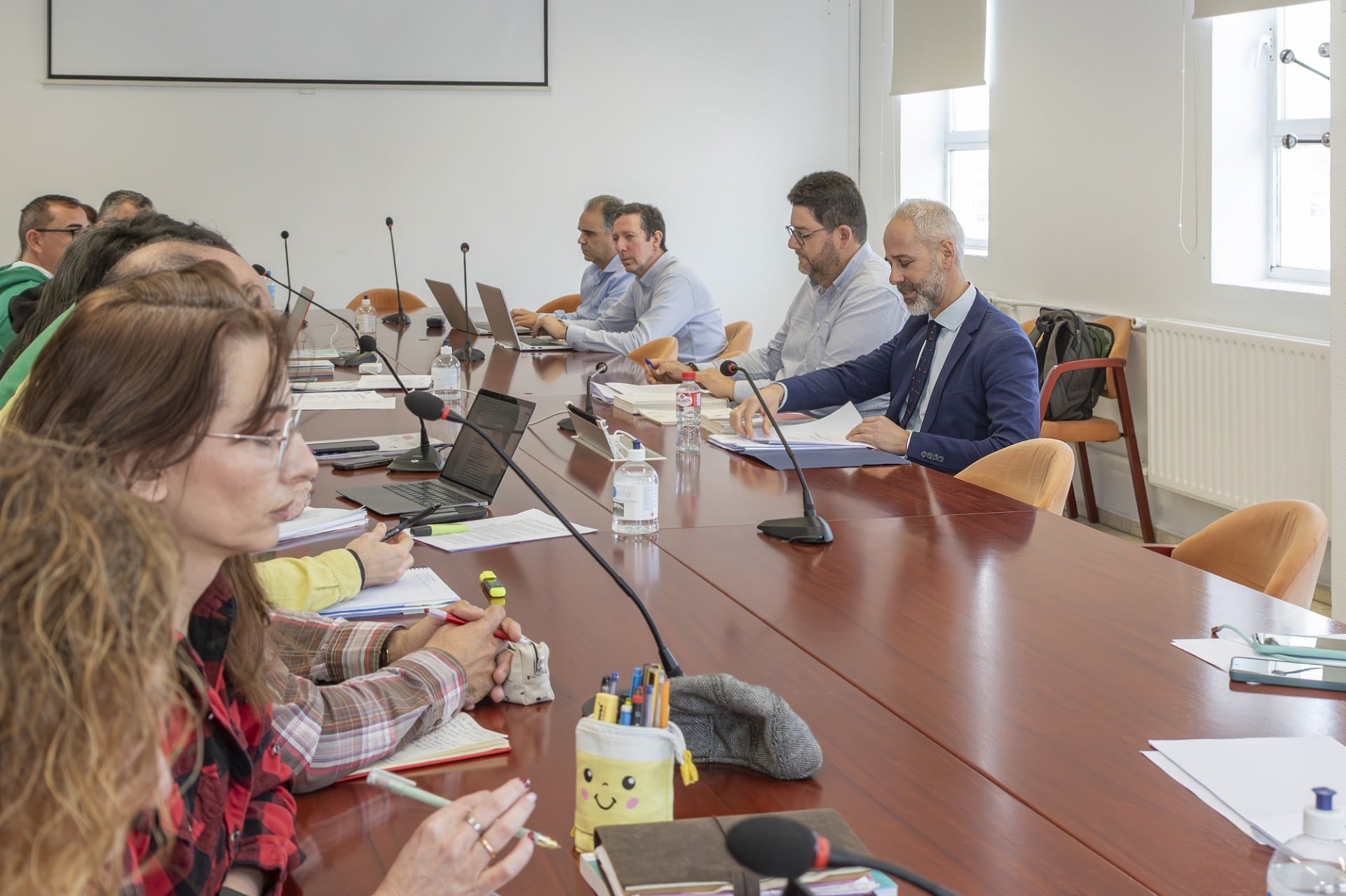 El consejero de Educación, Sergio Silva, asiste a la Mesa Sectorial con la Junta de Personal Docente.