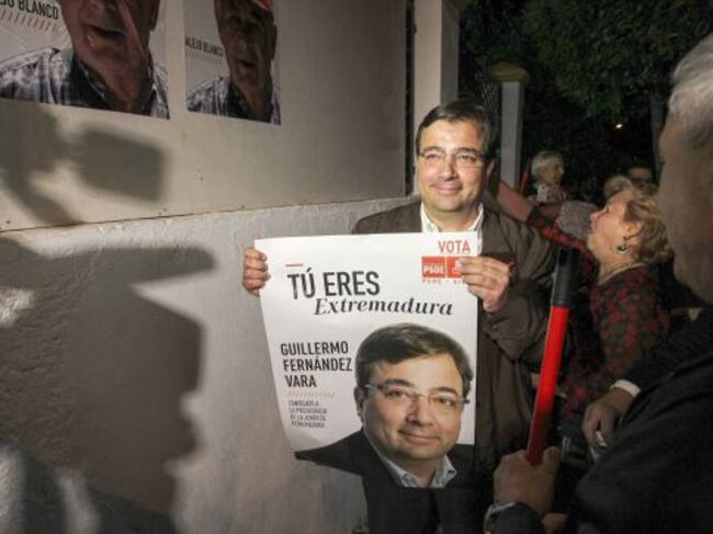 El candidato del PSOE a la presidencia de la Junta de Extremadura, Guillermo Fernández Vara, al inicio de la campaña electoral