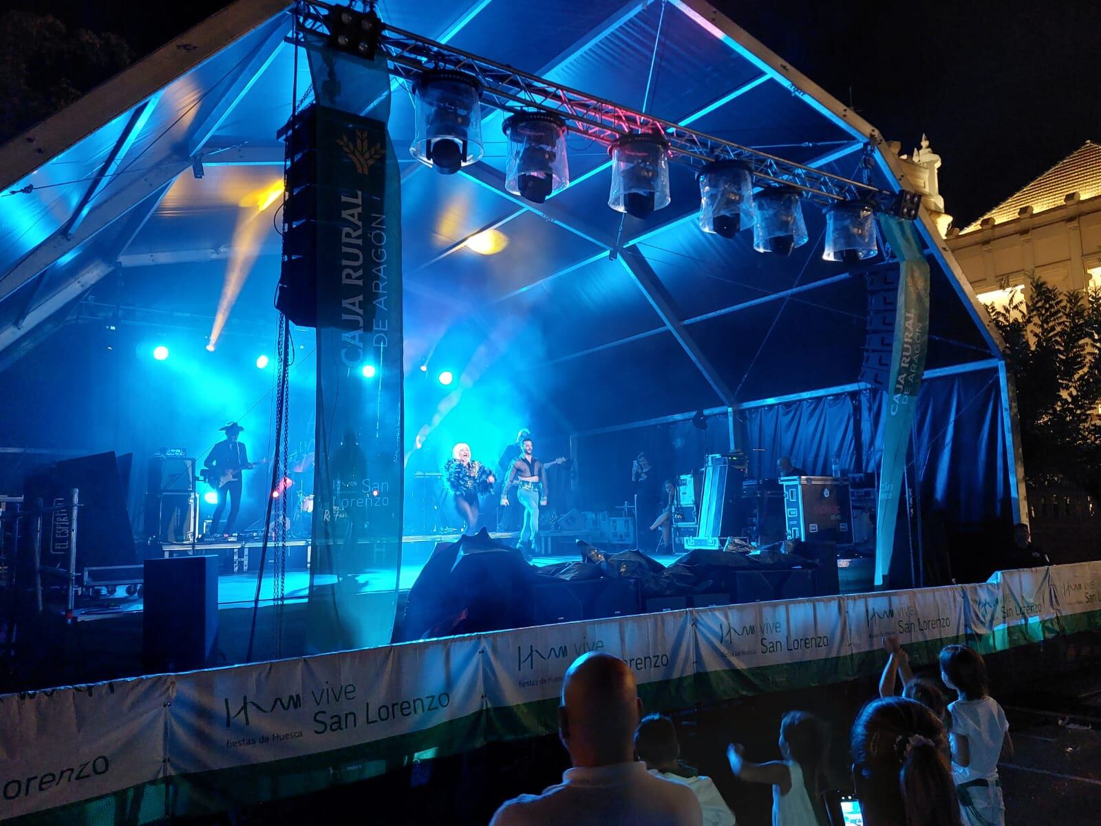 Imagen de archivo. Concierto en la plaza de Navarra Huesca durante las fiestas de San Lorenzo.