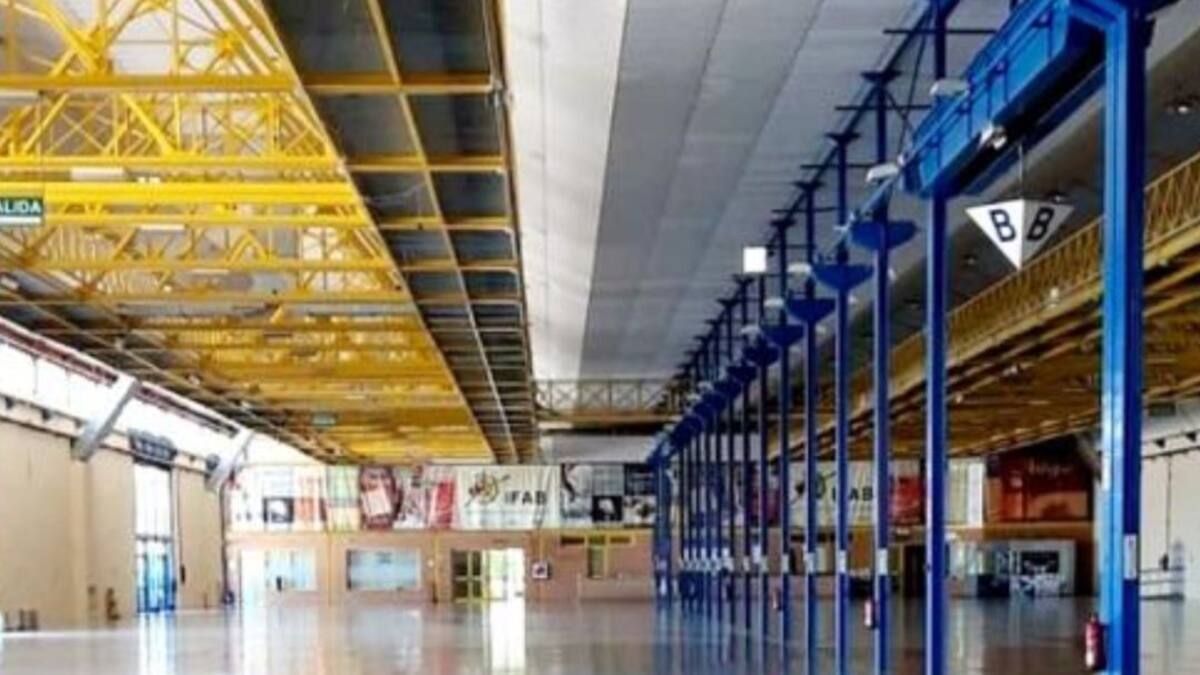 División de opiniones en el barrio de Llanos del Águila tras el traslado de los temporeros al IFAB