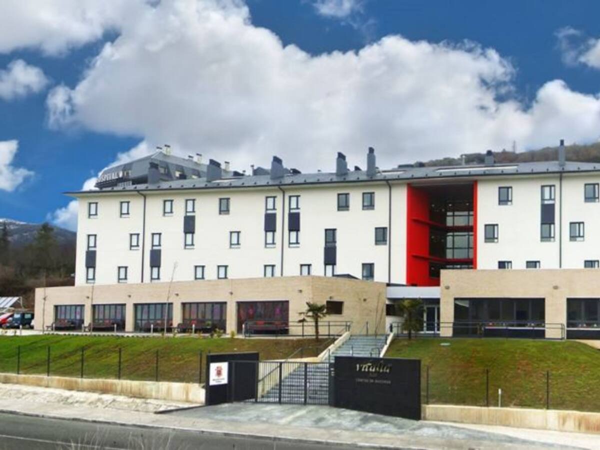 Vitalia señala que tiene la situación controlada en el brote de Covid de la residencia de Jaca