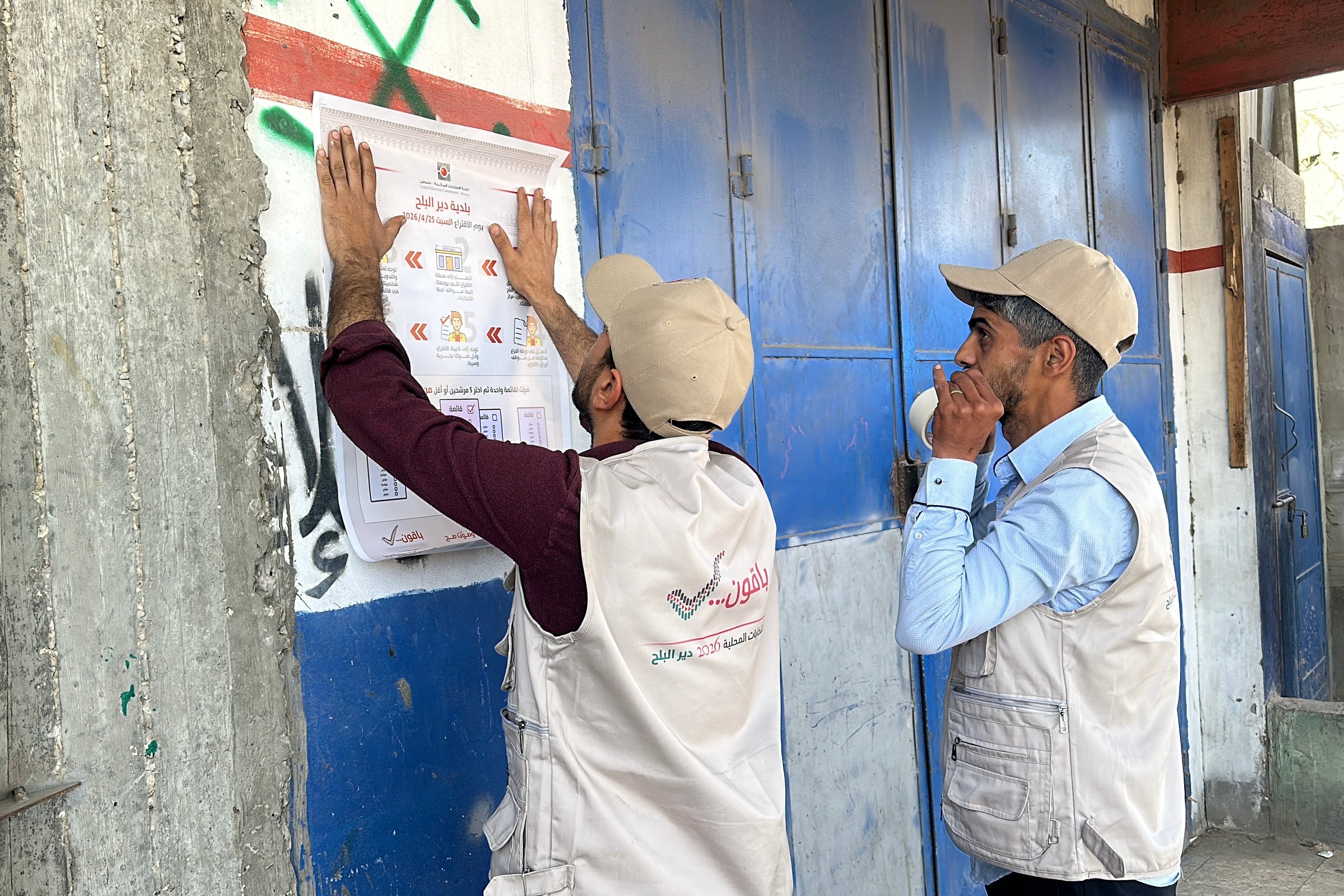 La localidad de Deir al Balah, en el centro de la Franja Gaza, pretende celebrar este sábado elecciones municipales por primera vez en dos décadas en un contexto de destrucción generalizada por la ofensiva israelí, que se desarrollarán en carpas instaladas al efecto y con papeletas impresas en el enclave ante las restricciones israelíes.