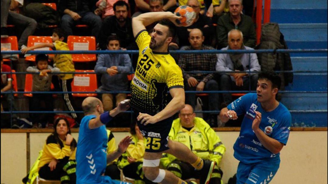 Jon Azkue será baja en el partido del miércoles contra el Ademar