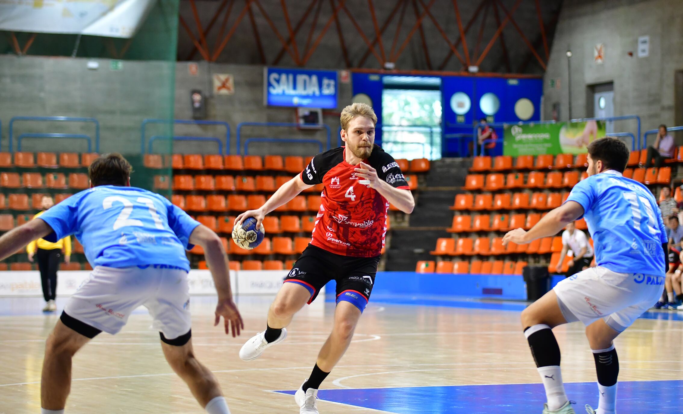 El Trops Málaga se hace con el fichaje del primera línea ruso Igor Karlov