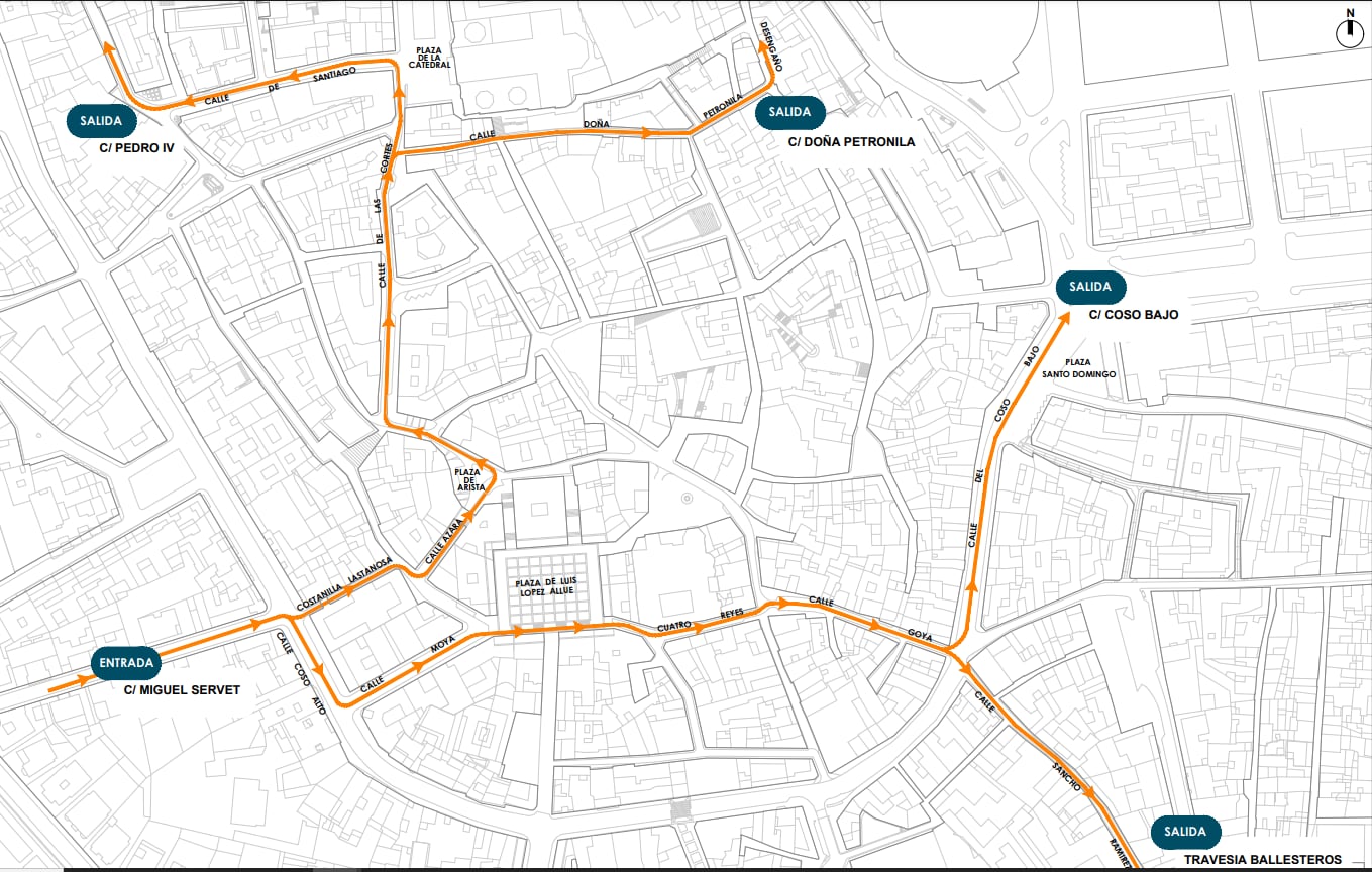 Entradas y salidas por la calle Miguel Servet por las obras en el Coso Alto de Huesca