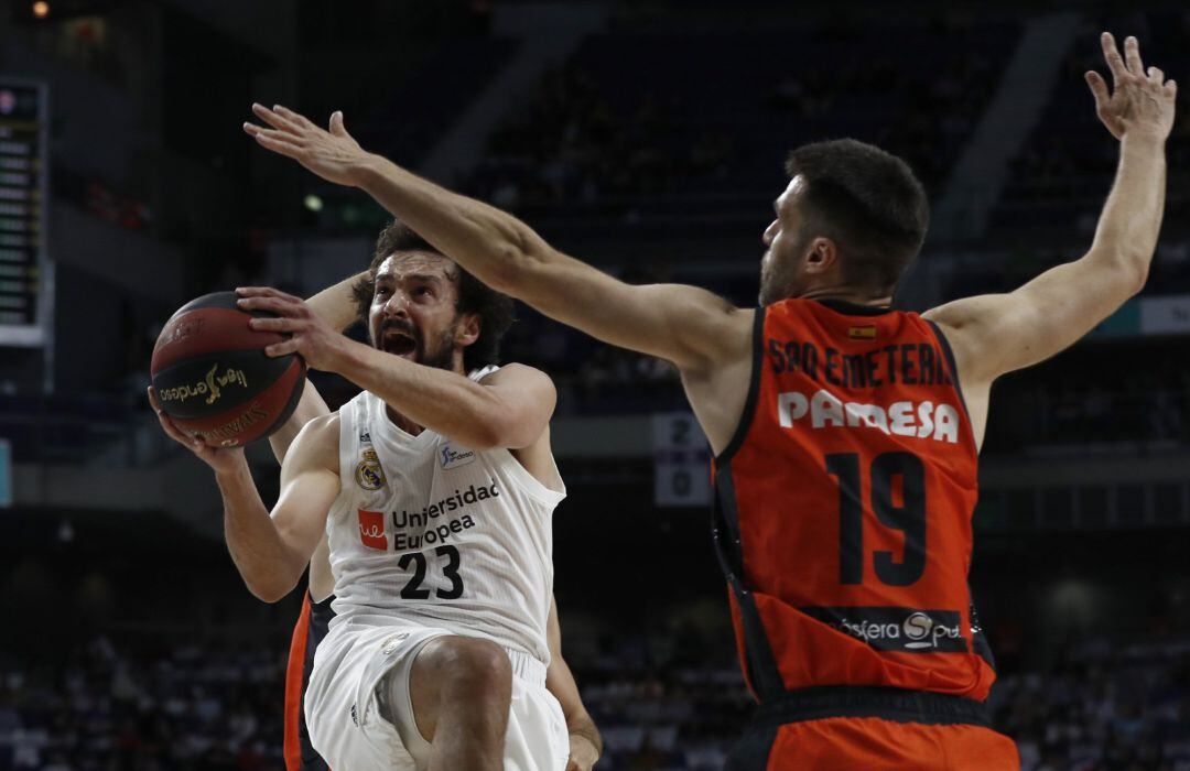 Llull penetra ante la defensa de San Emeterio.