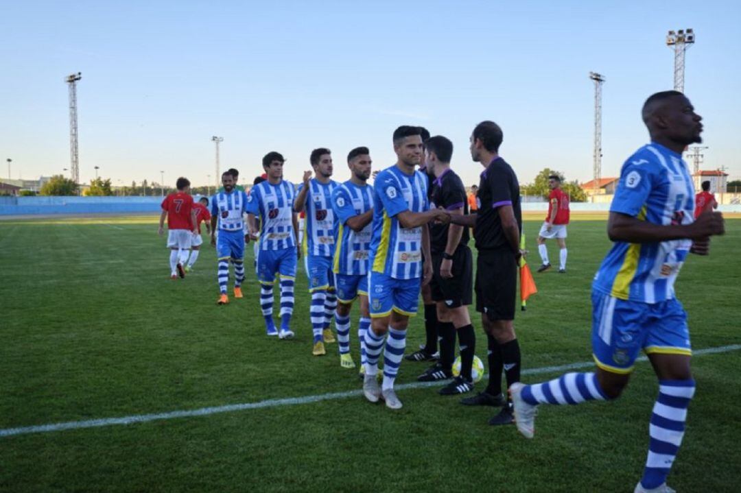 Imagen del pasado encuentro ante el Real Burgos en El Montecillo que dio el pase a los blanquiazules a la presente eliminatoria en la compoteción copera.