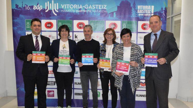 Martín Fiz, durante la presentación con los organizadores y representantes políticos.