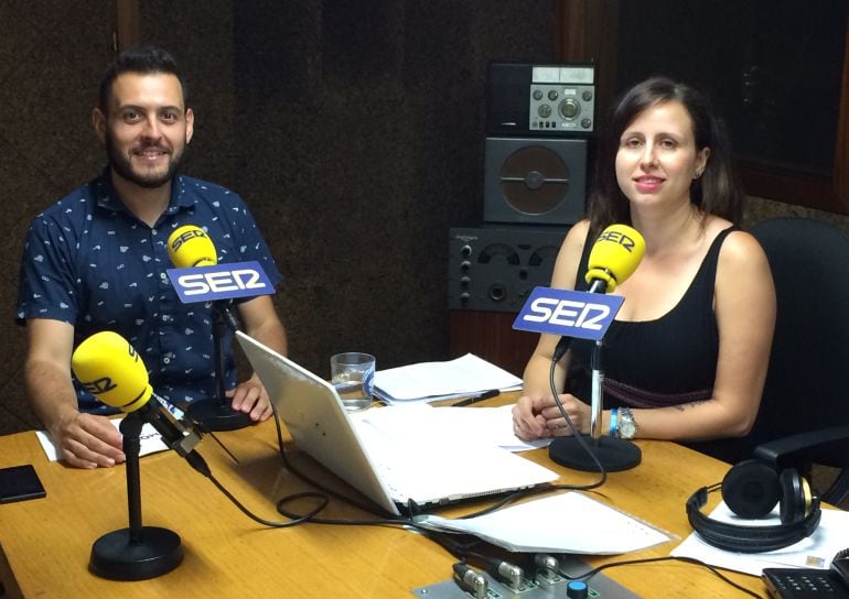 Roberto Pascual con Cristina Carballo en los estudios de Radio Ourense