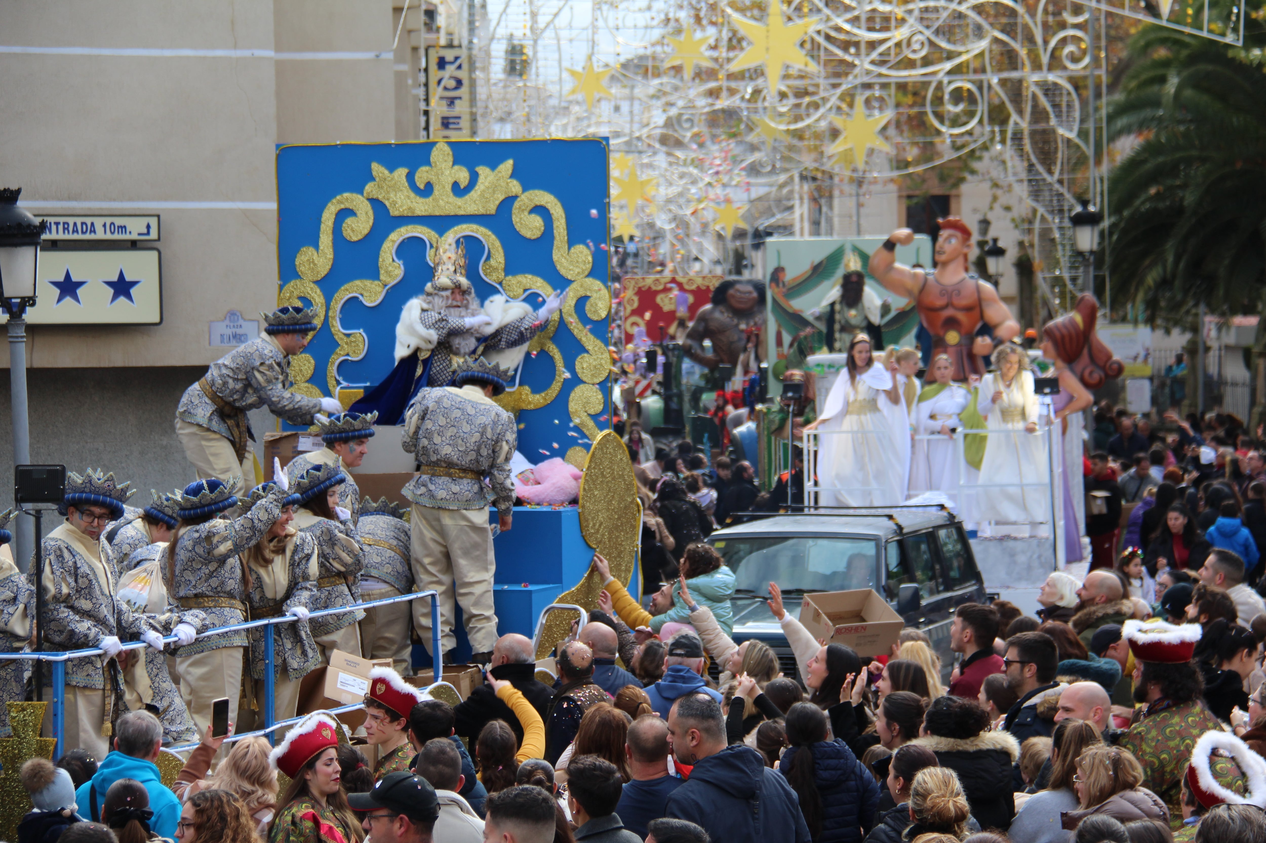 Melchor, Gaspar y Baltasar llegando a la Plaza de la Merced