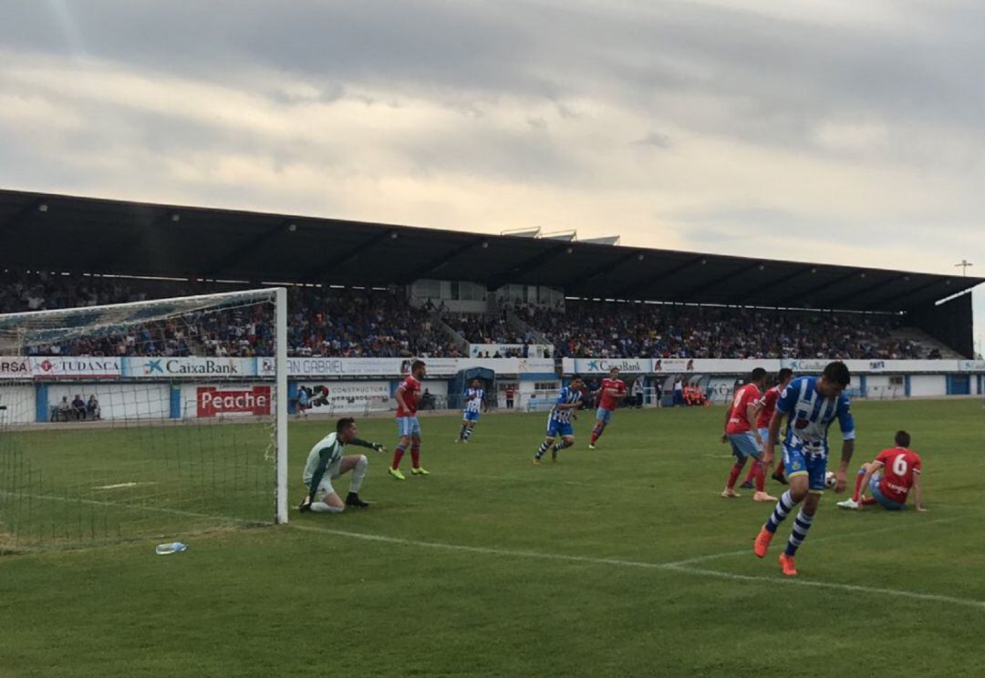 Imagen del partido del pasado domingo ante el Dep. Aragón