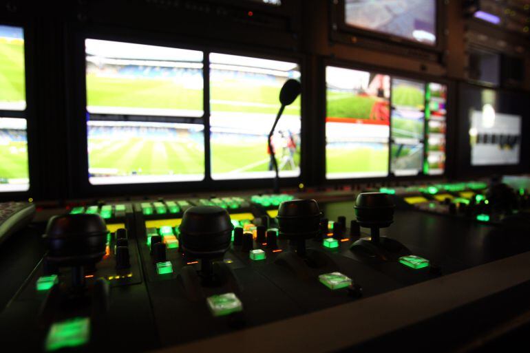 Estudio de realización de una emisión televisiva deportiva