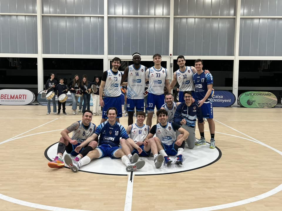 L'Ontinyent CB després de guanyar el Servigroup Benidorm (69-66)