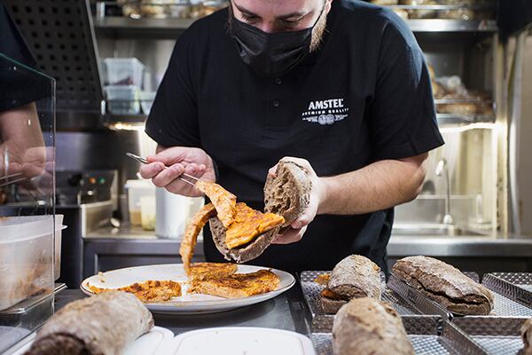 Amstel reta a los hosteleros a crear ‘De la Terra’