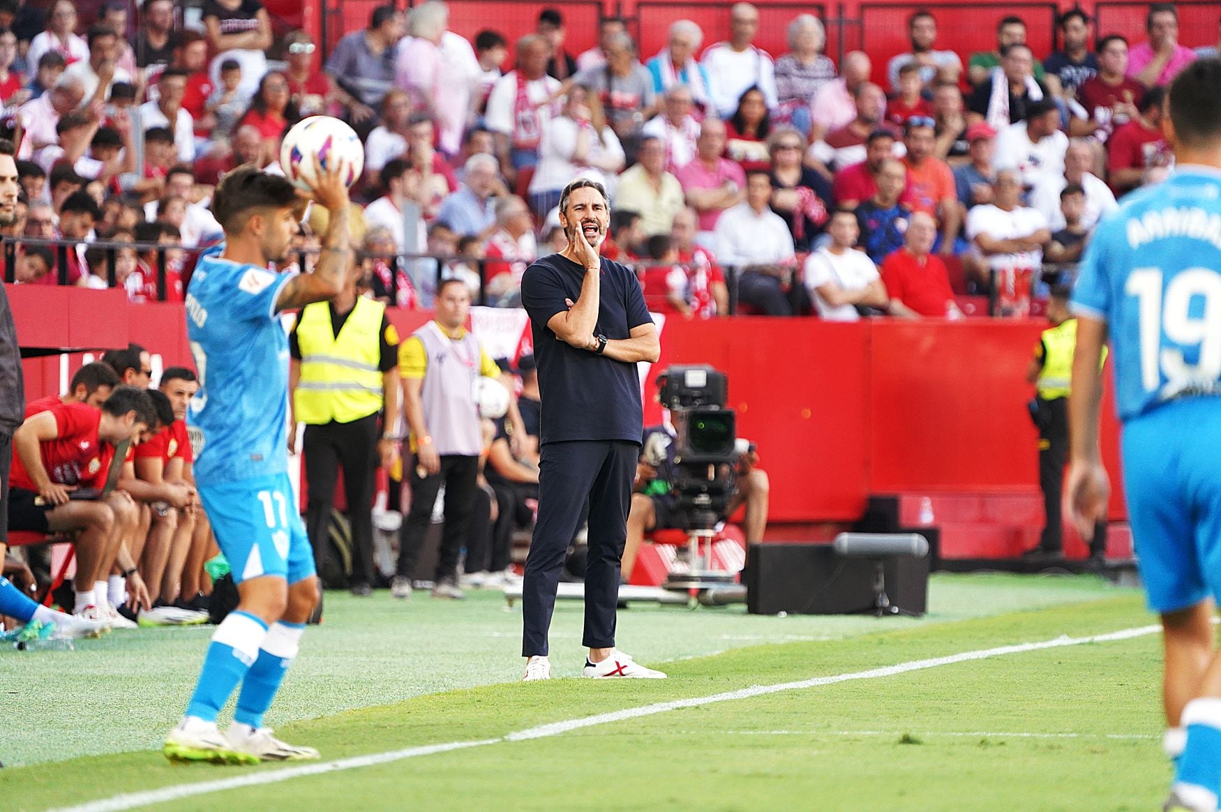 Vicente Moreno se despidió del banquillo del Almería en el Pizjuán.