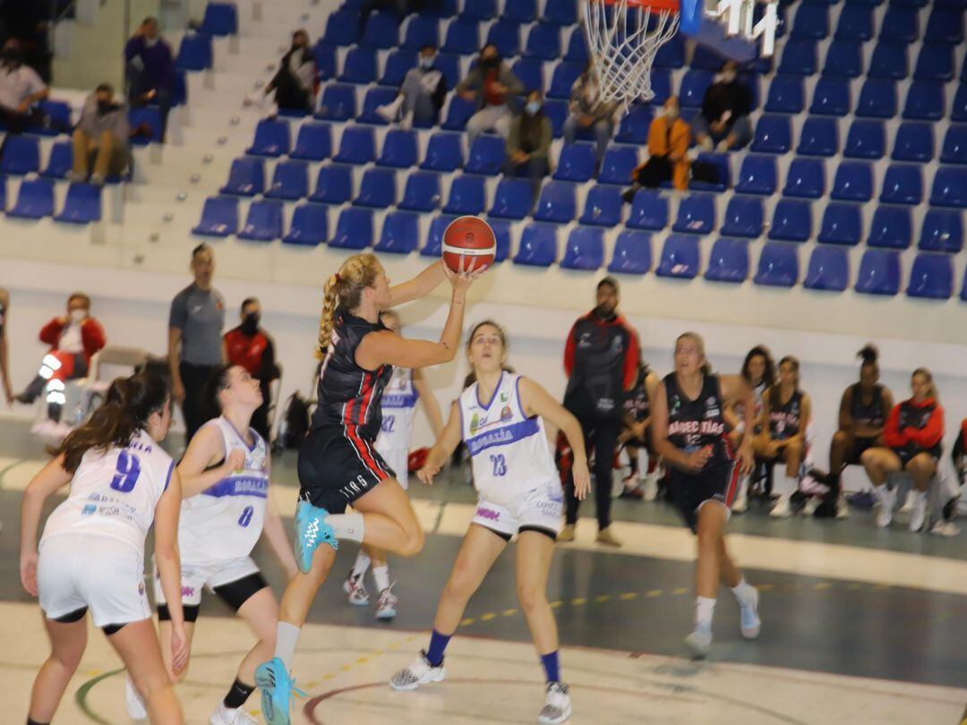 Intento de canasta del Magec Tías "Contra la Violencia de Género".