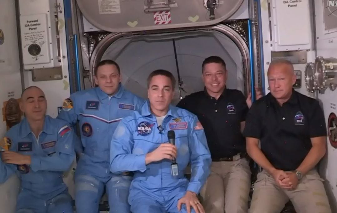 La Crew Dragon de SpaceX culmina el acoplamiento con la Estación Espacial Internacional