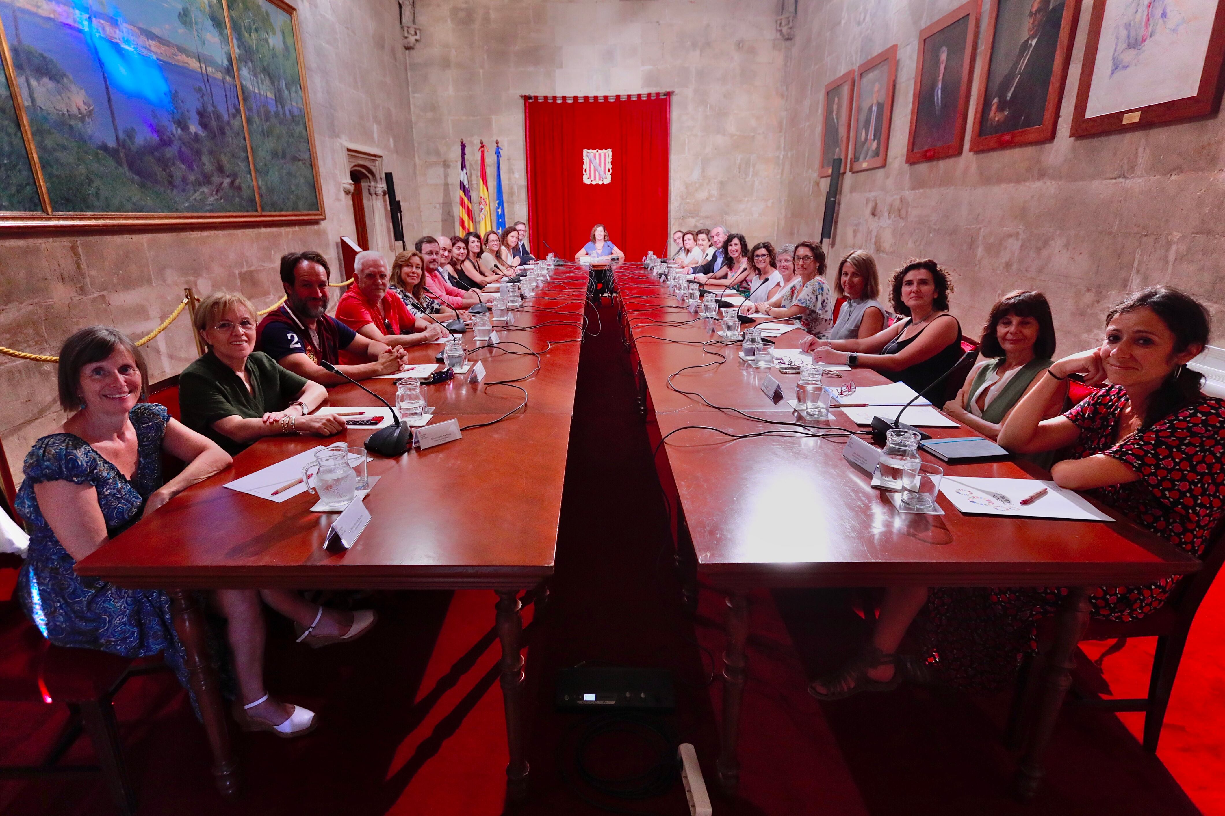 Reunión de la presidenta del Govern para anunciar la medida (CAIB)