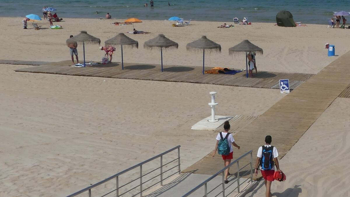 El concejal de Turismo de Oliva responsabiliza de la adjudicación de los chiringuitos al anterior gobierno