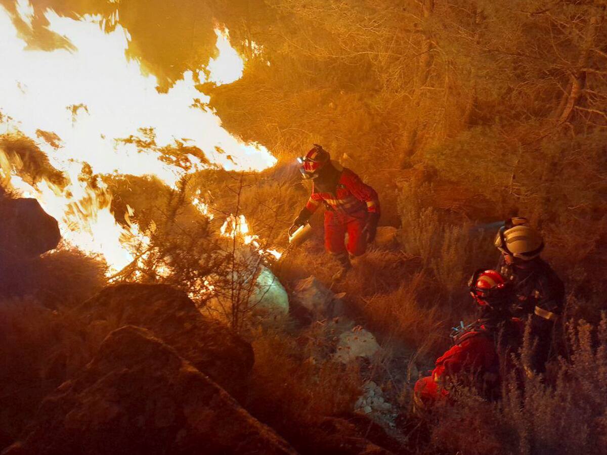 Extinguido el incendio que se llevaba por delante 30 hectáreas en Baleira