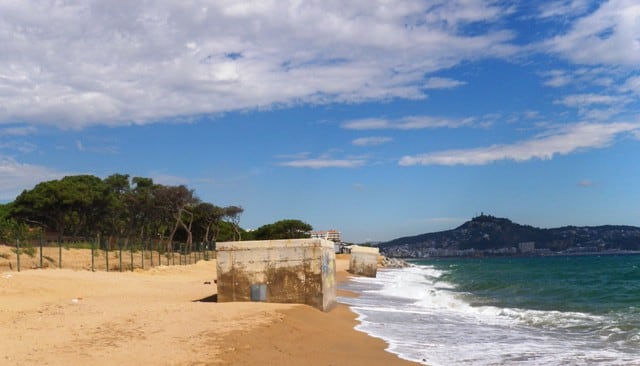 Dos dels blocs de formigó que es retiren. Foto: ACA