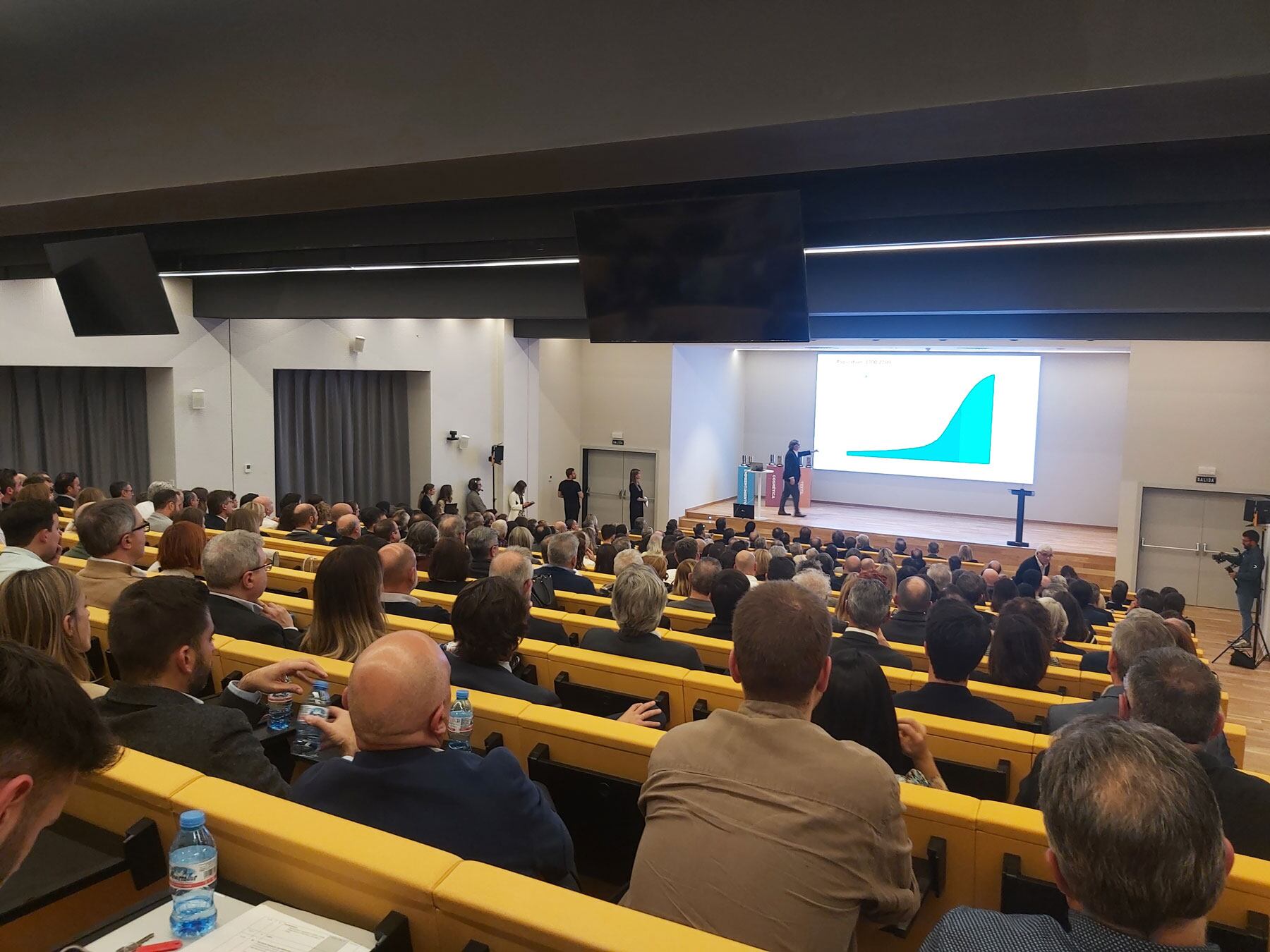 Durante el acto de entrega de los Premios AITEX ha tenido lugar una conferencia a cargo del profesor de Economía Pedro Videla