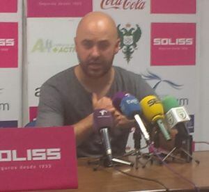 David Movilla en sala de prensa del Salto del Caballo