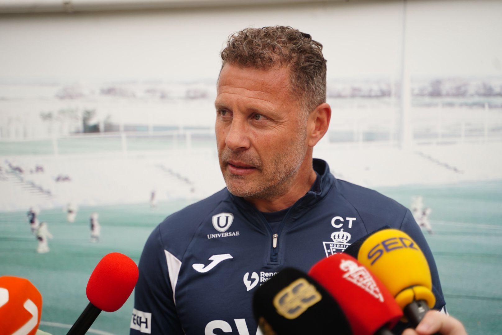 Curro Torres, entrenador del Real Murcia, en rueda de prensa