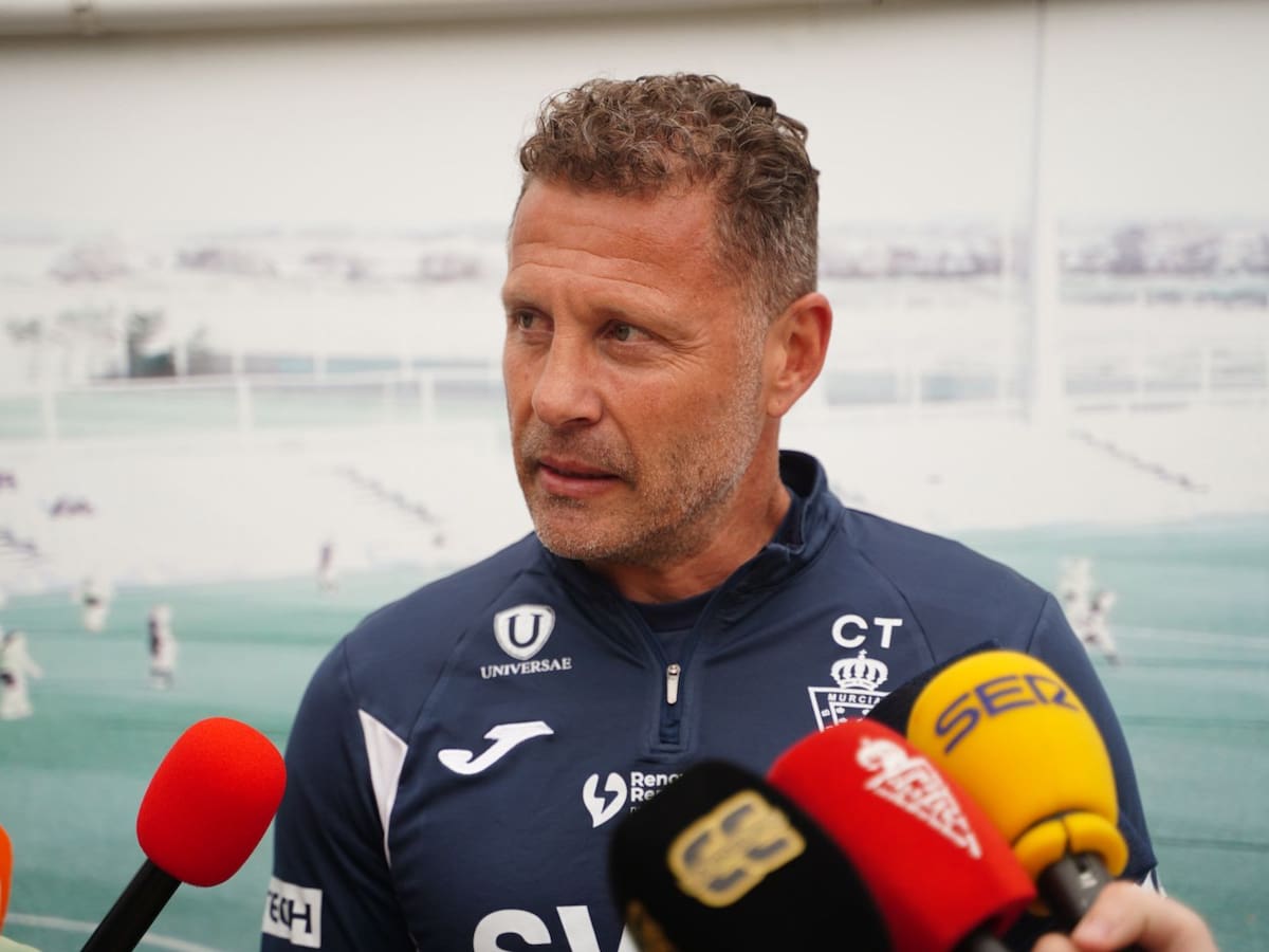 Curro Torres se la juega con los tocados en el Real Murcia: “Decidiré bajo mi responsabilidad”