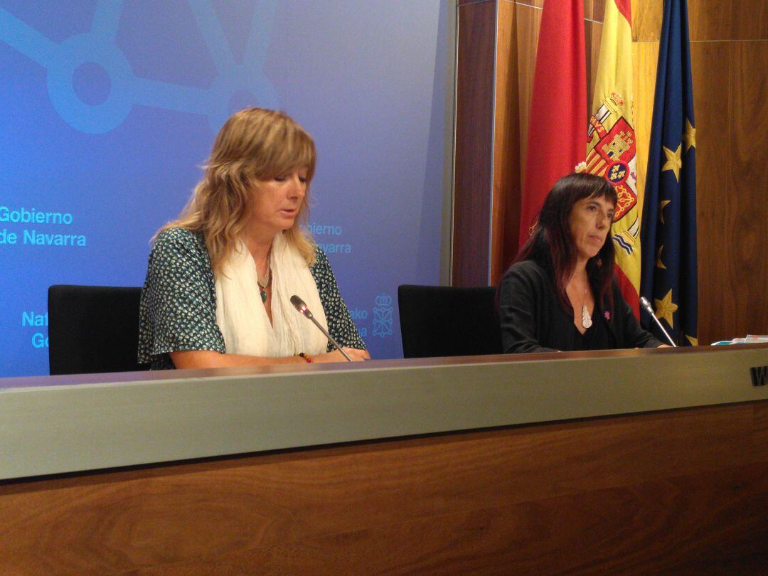 Ana Ollo y Mertxe Leránoz, durante la comparecencia.