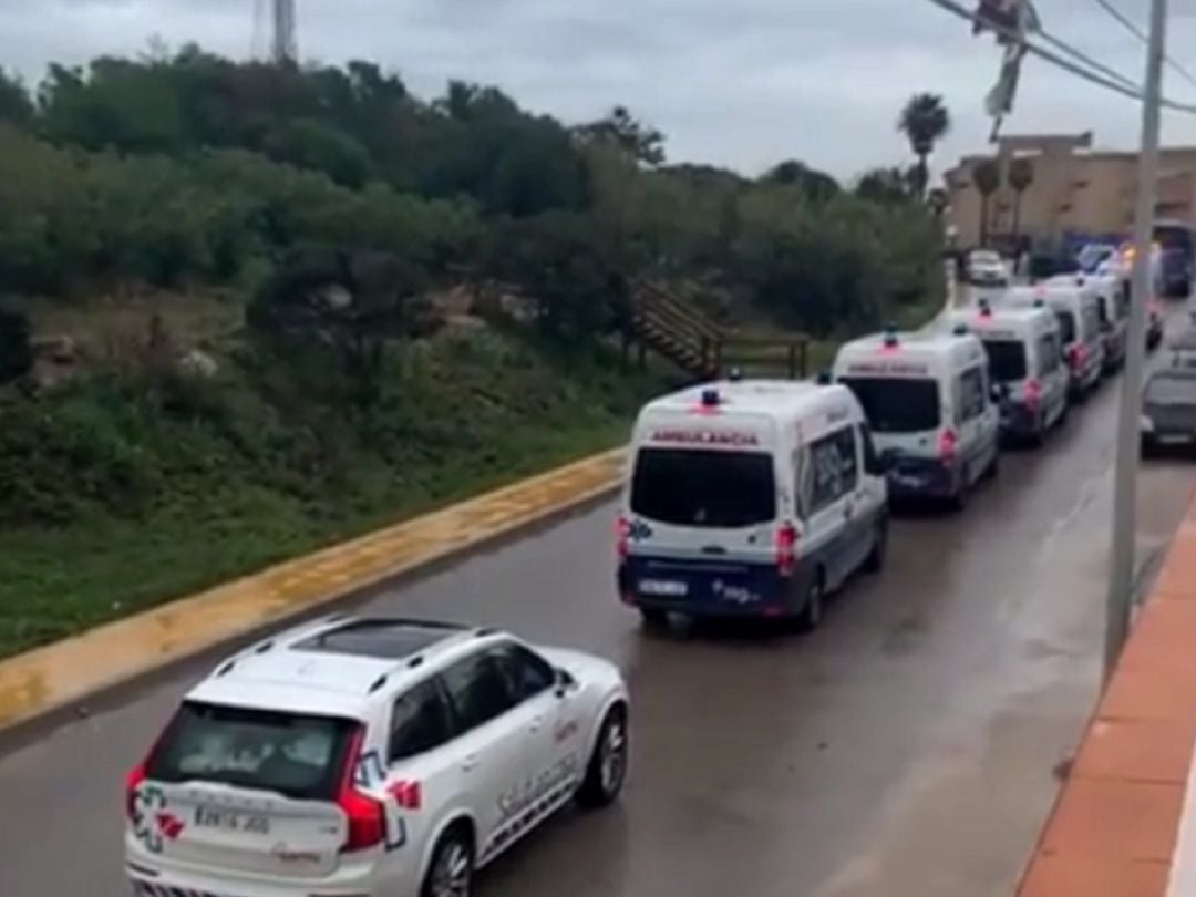 Llegada de los ancianos a la residencia de La Línea