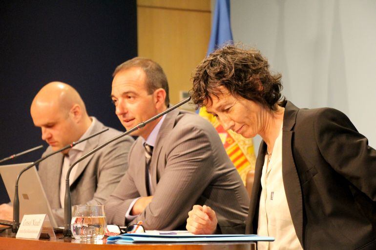 La secretària d’Estat de Relacions Institucionals, Consol Naudi, el ministre d’Ordenament Territorial, Jordi Torres i el cònsol menor dEscaldes-Engordany i representant dels Comuns, Marc Calvet