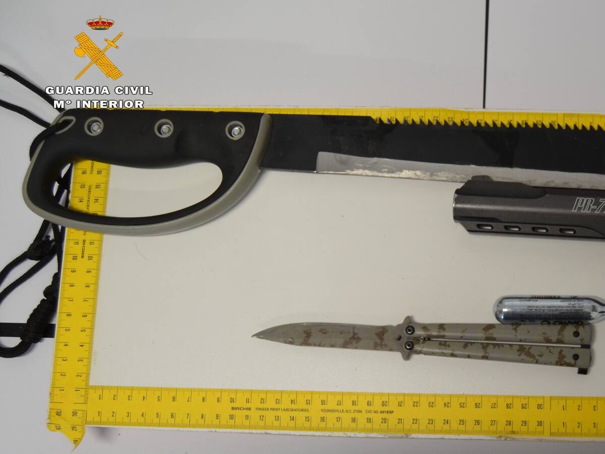 Detenido un hombre en Lanaja tras amenazar a los clientes de un bar y portar un revolver accionado con gas carbónico y un machete