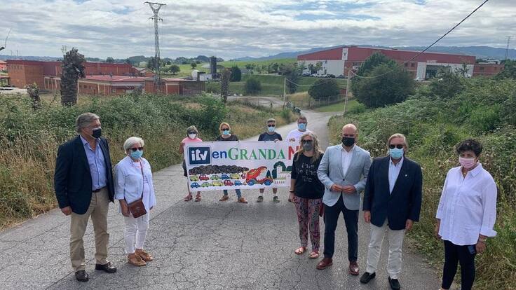 Los vecinos de Granda acuden a los tribunales contra la ITV