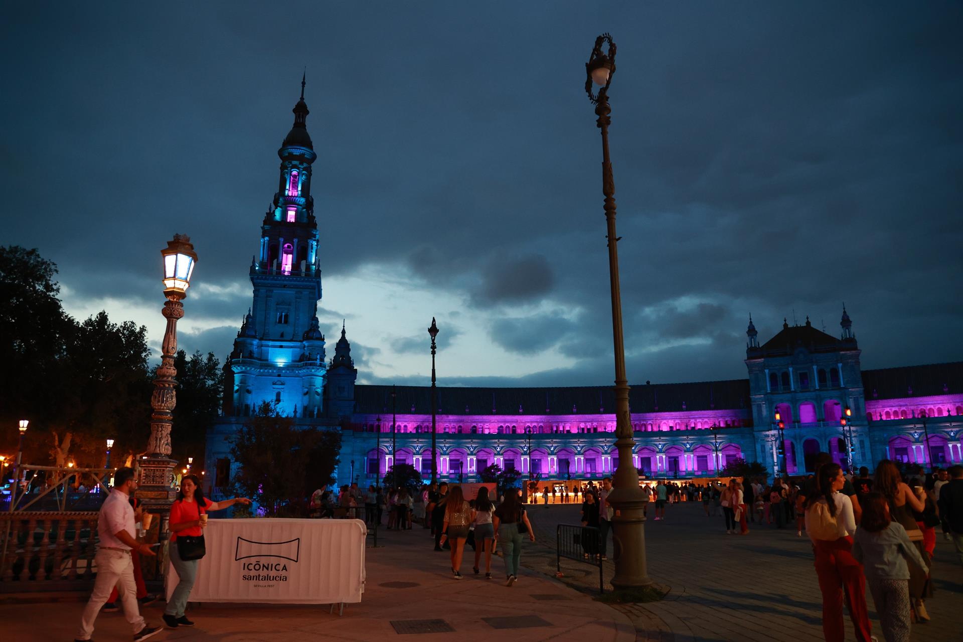 Momento del Icónica Santalucía Sevilla Fest en la Plaza de España