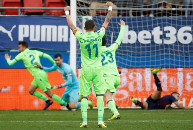 Los jugadores del Levante celebran el gol de Borja Mayoral en el descuento