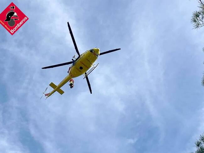 Momento del operativo de los bomberos