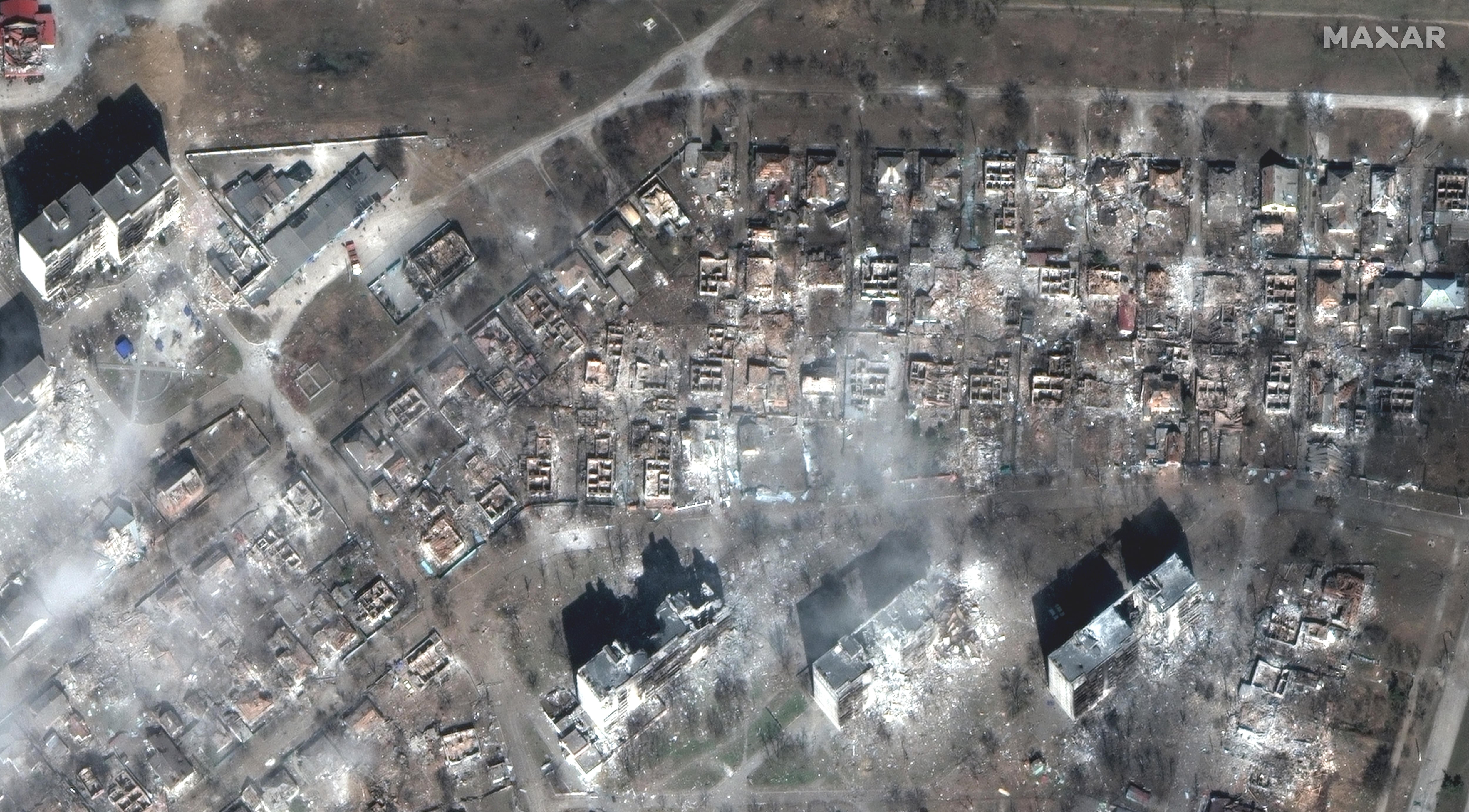 Imagen satélite de edificios destruidos en Mariúpol, Ucrania.