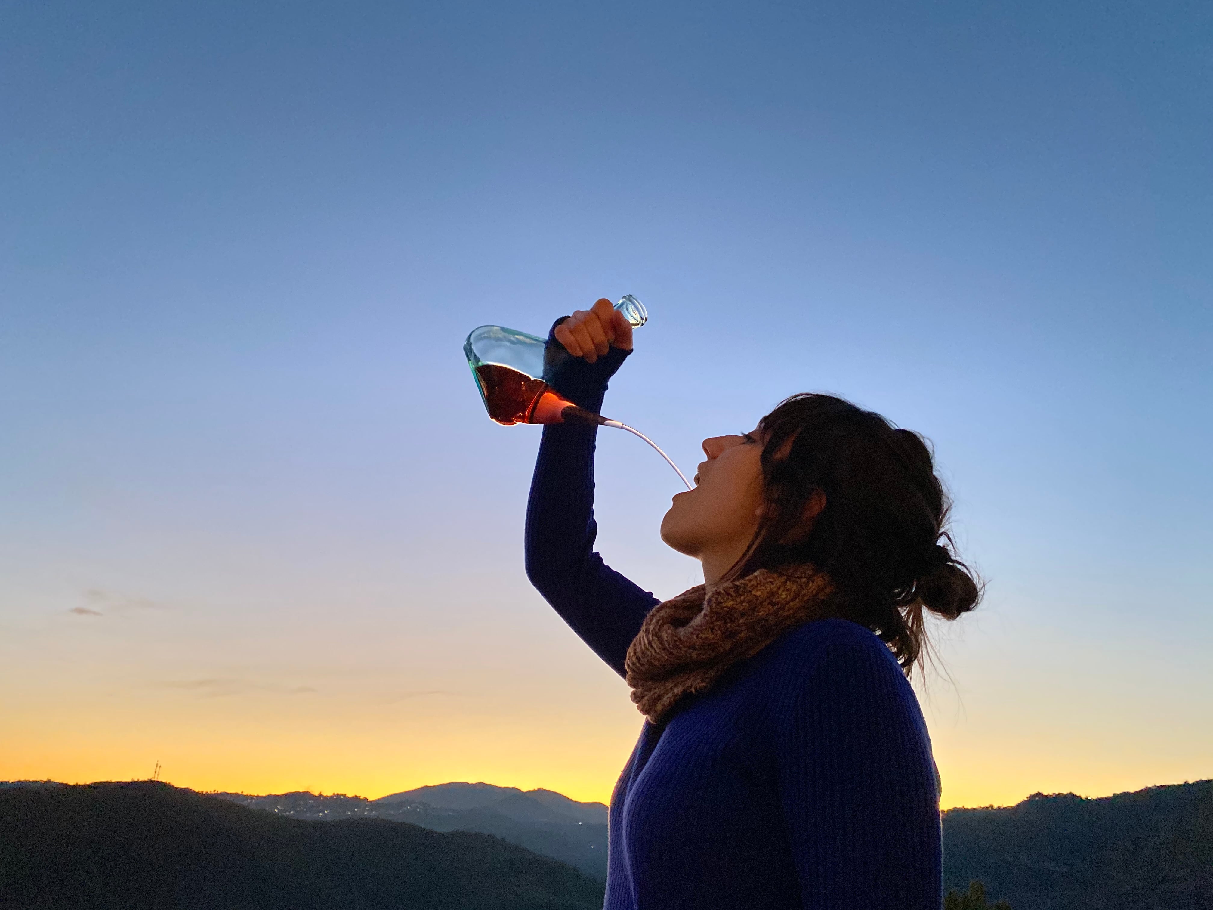 Marta Clot, apología del vino con porrón.