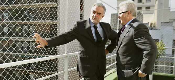 Luis Moreno Ocampo y Baltasar Garzón conversan en Buenos Aires en agosto de 2010