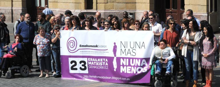 Emakumeok Bidean sale a la calle el último jueves de cada més para denunciar la violencia machista