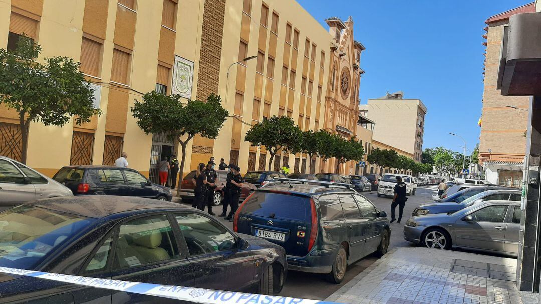 Calle Fernández Núñez (Málaga) acordonada tras el asesinato machista