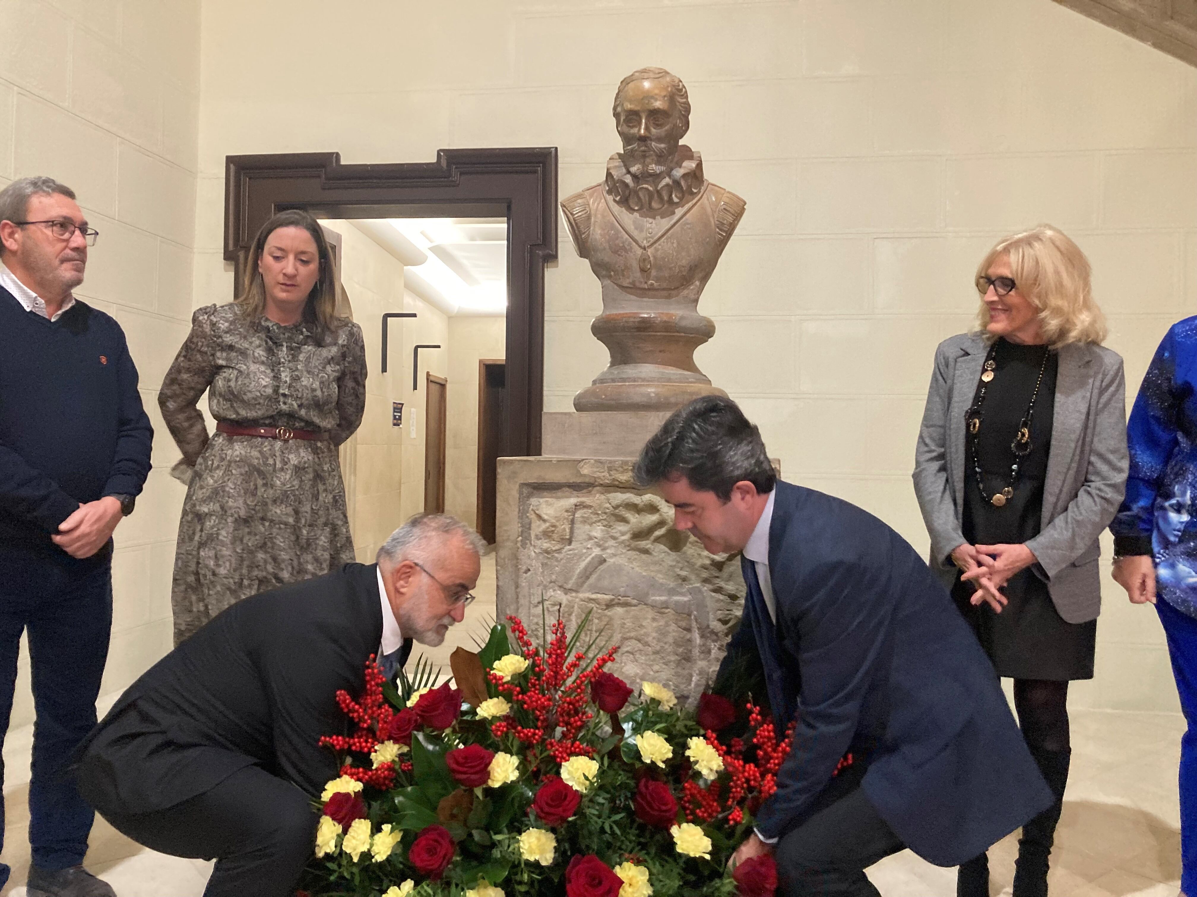 Ofrenda floral ante el busto del Justicia de Aragón