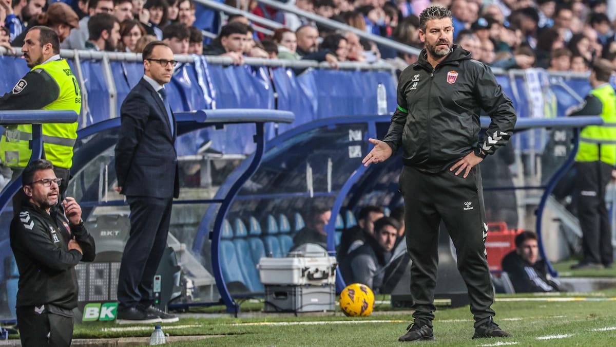 Fernando Estévez, Ent. del Eldense, antes de recibir a la S. D. Huesca