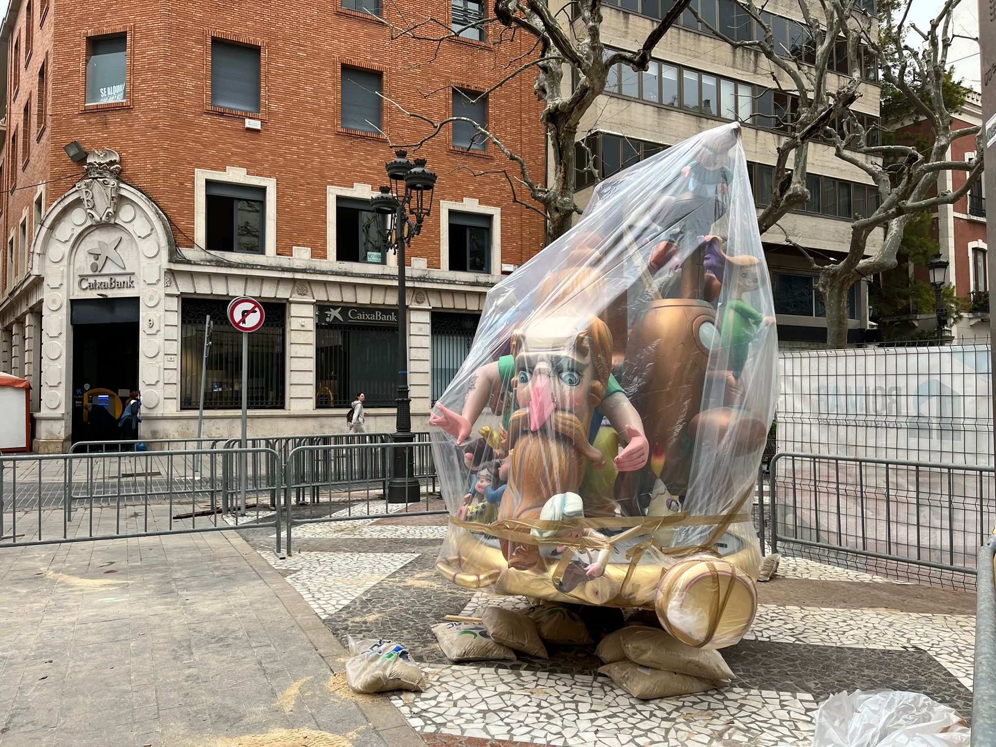 Fallas con plásticos en Gandia