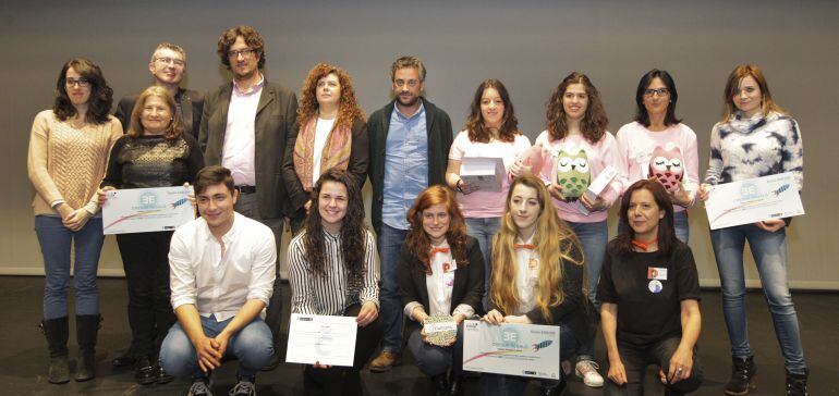 El alcalde da Coruña, Xulio Ferreiro, y el concelleiro de Emprego e Economía Social, Alberto Lema, entregan los premios Inicia